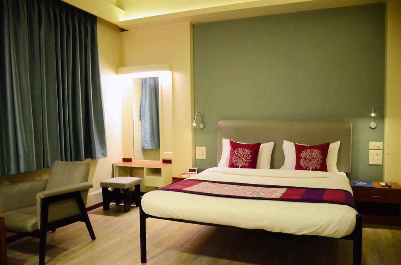 Oyo 6429 Hotel Pearl Poona Buitenkant foto