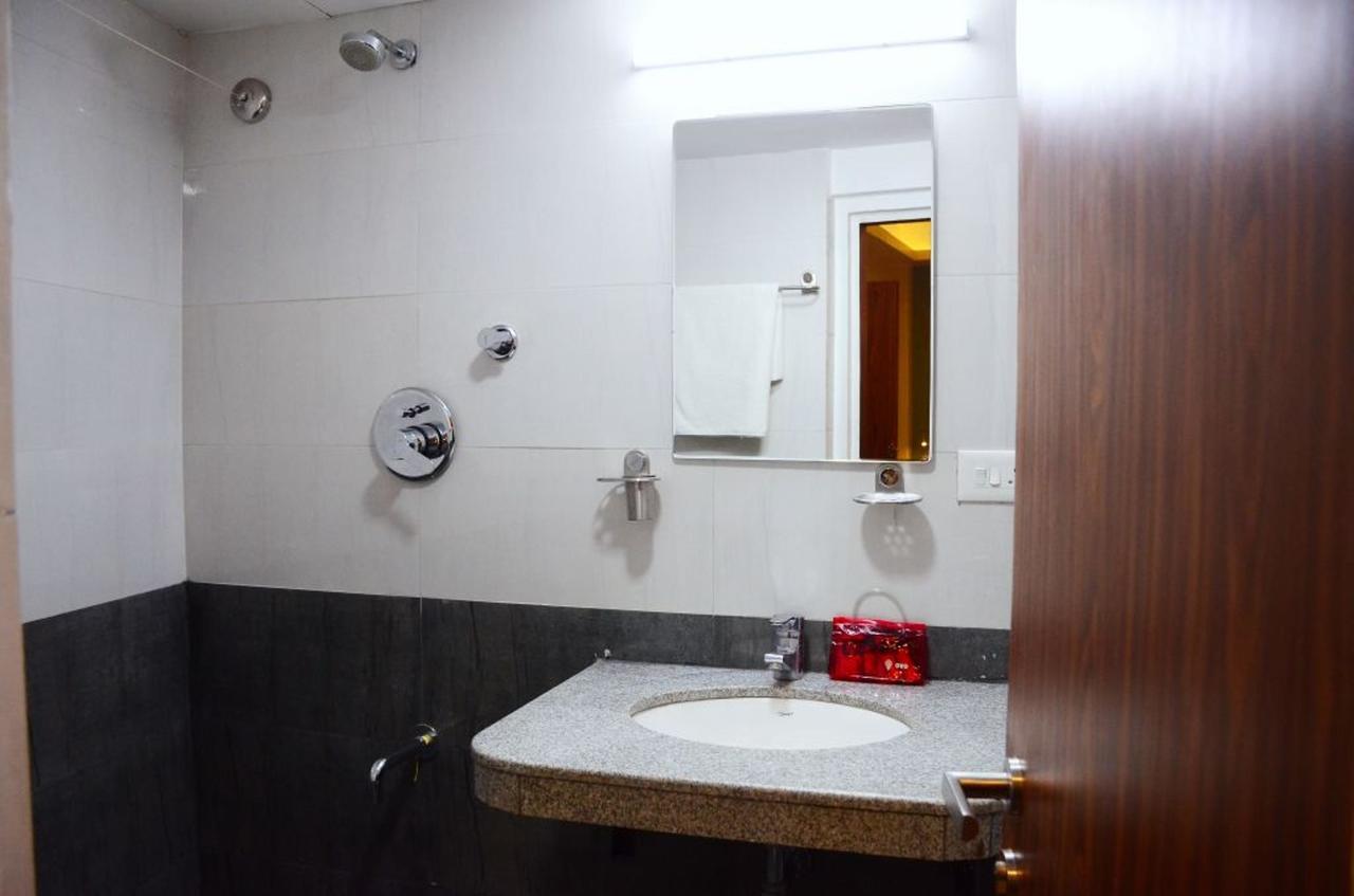 Oyo 6429 Hotel Pearl Poona Buitenkant foto