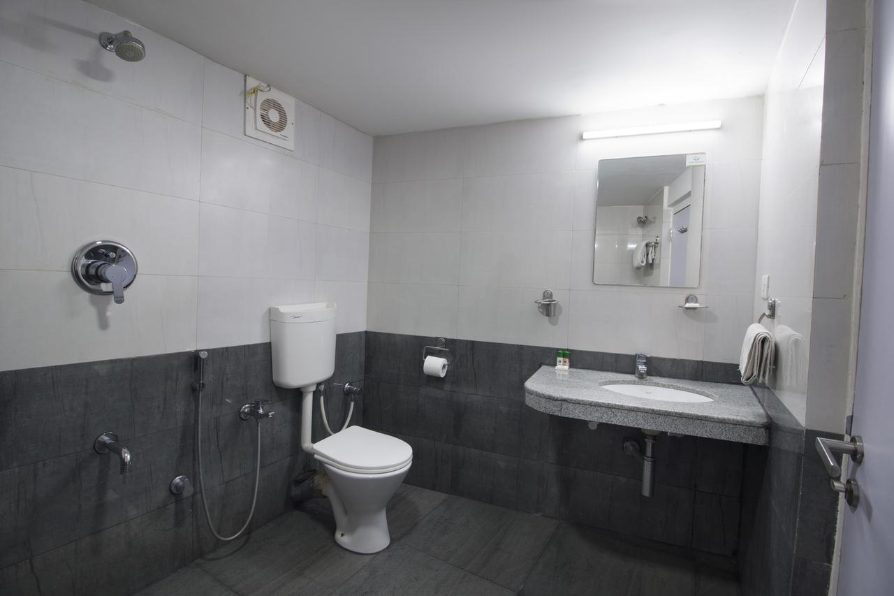 Oyo 6429 Hotel Pearl Poona Buitenkant foto
