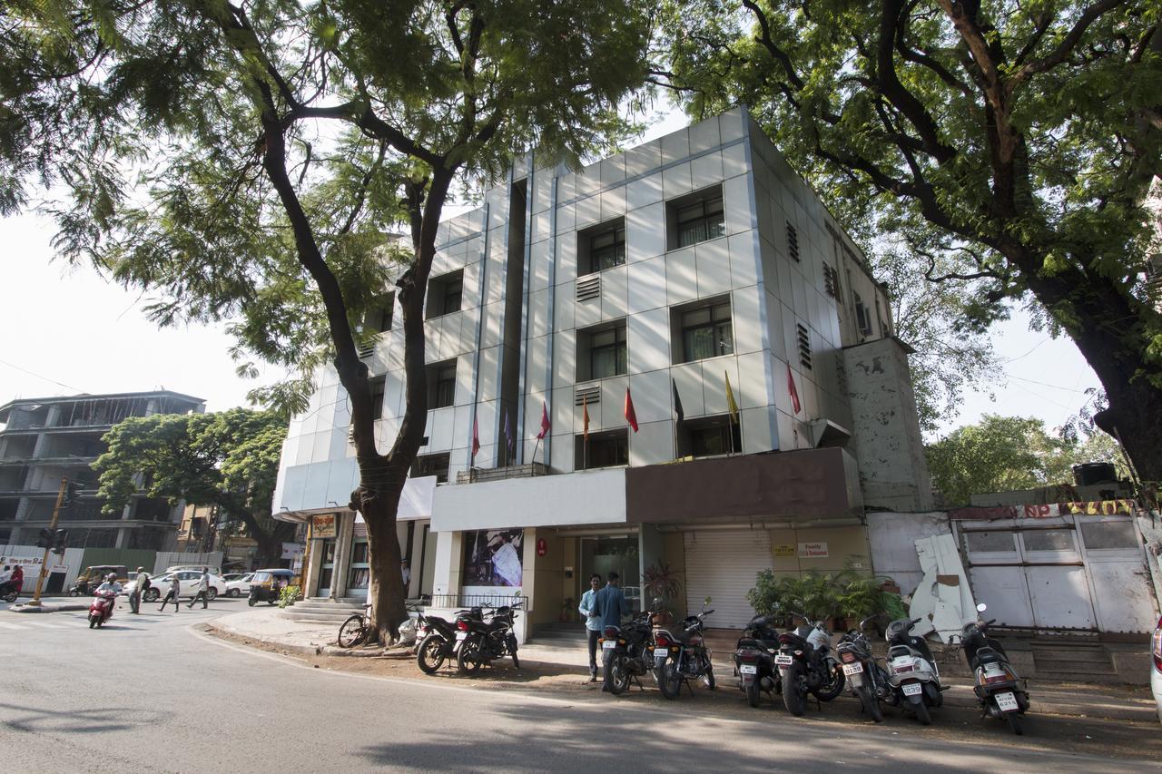 Oyo 6429 Hotel Pearl Poona Buitenkant foto